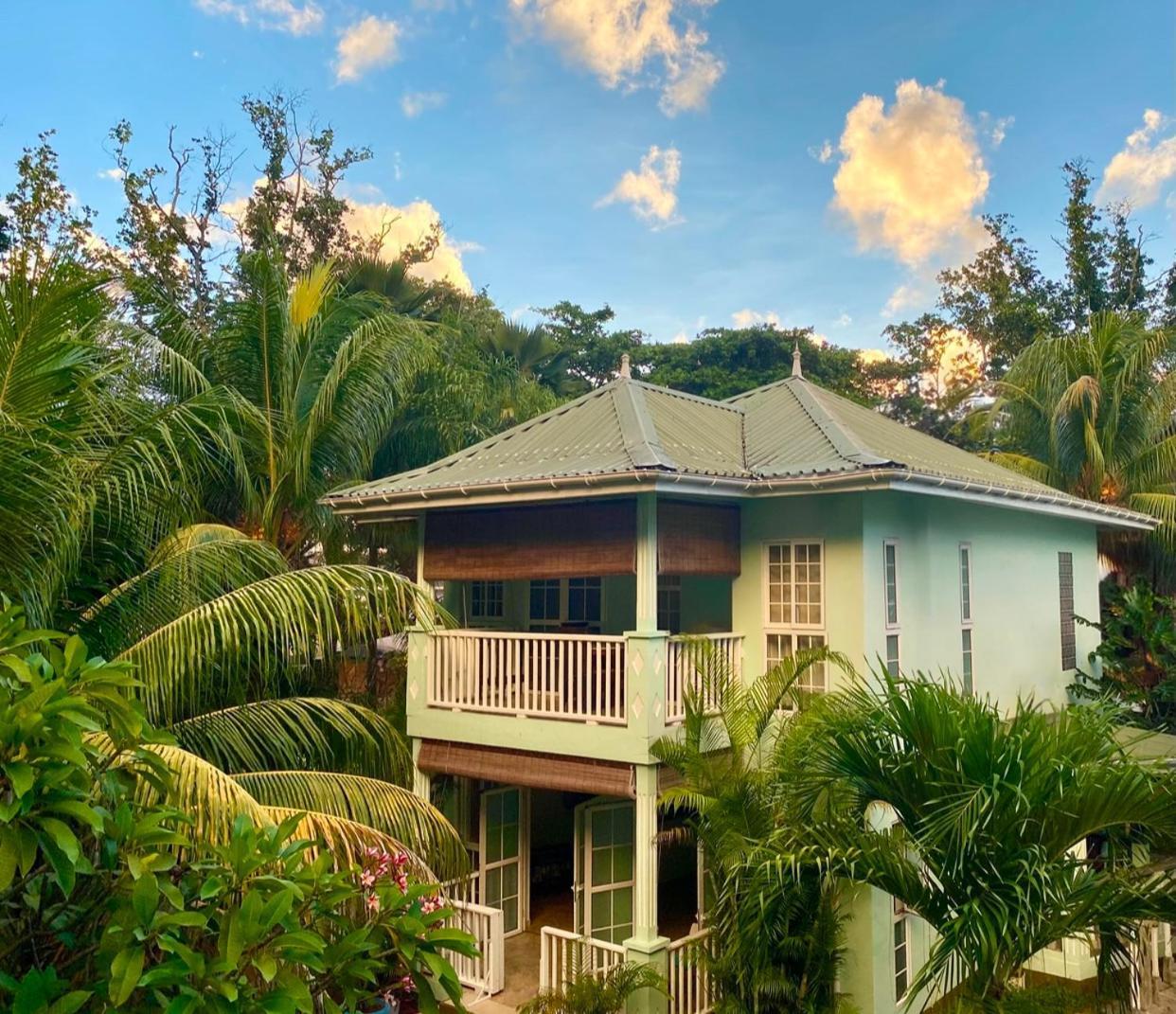 Bord Couette-café Beau Vallon (Mahe)